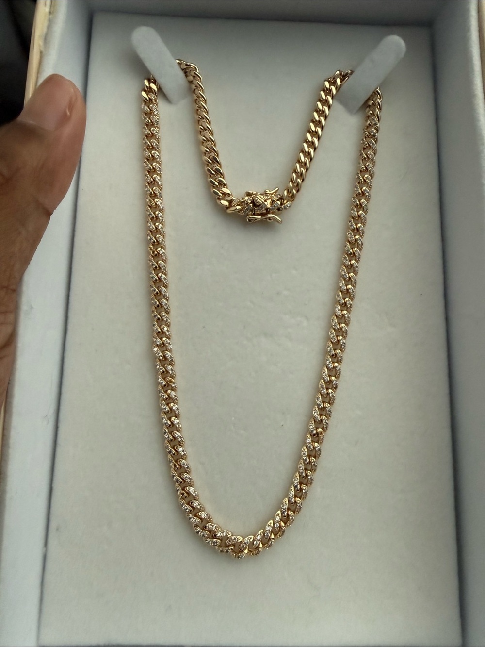 Like new Lili claspe chain / necklace